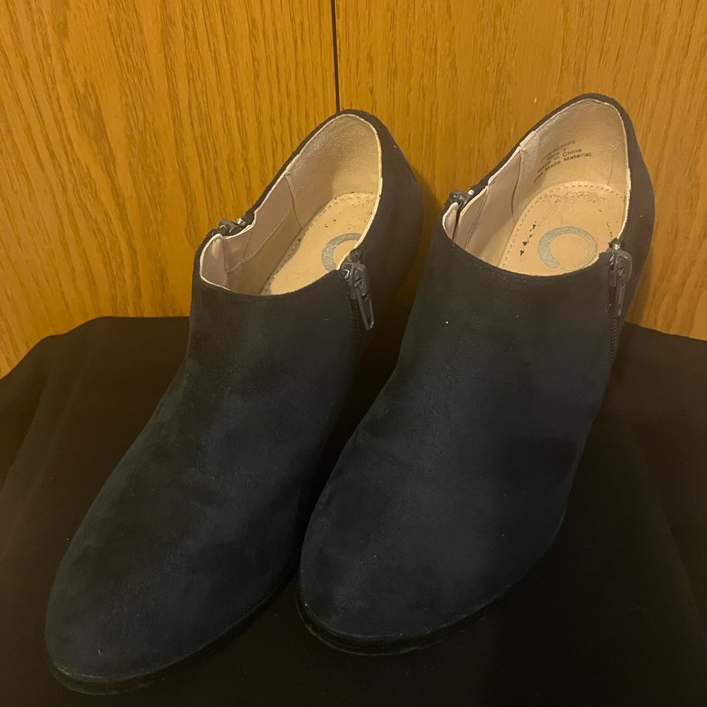 Journee Collection Women’s Navy Blue Sanzi Zippered High Heel Ankle Bootie